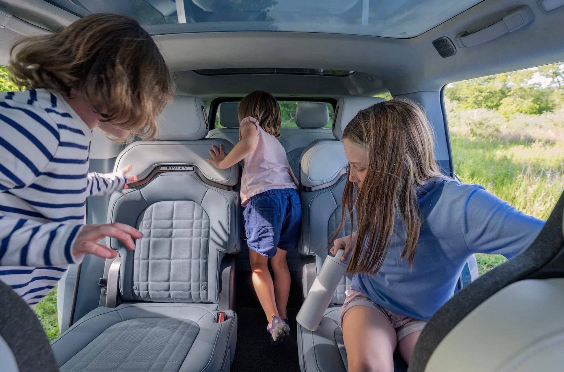 Rivian-R1S-interior