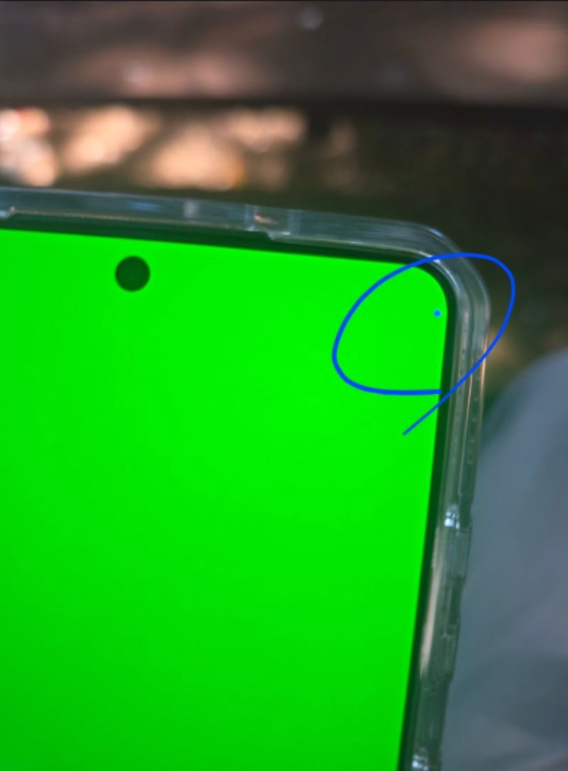Samsung Galaxy S26 Ultra colored dot after red tint calibration