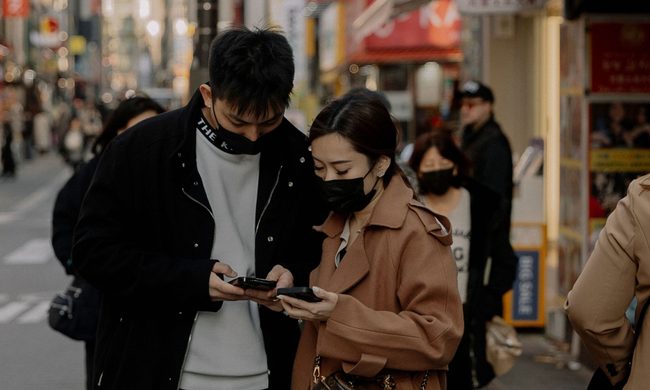 people-using-phones