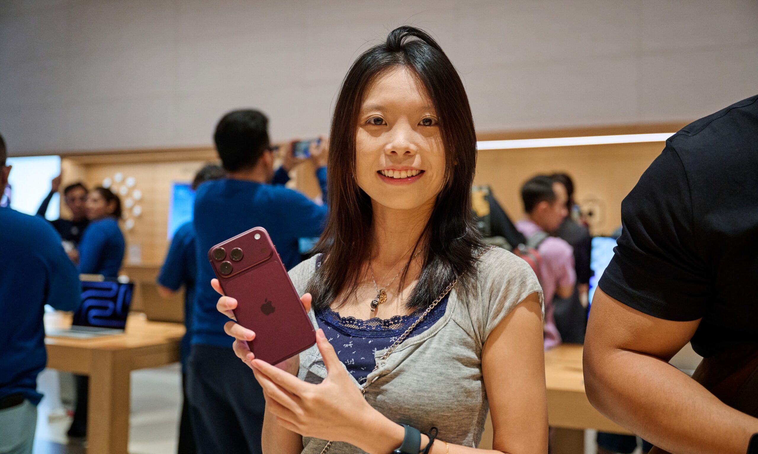 iPhone 18 Pro và Pro Max: Giá từ 1.199 USD, nâng cấp đáng giá từ chip 2nm đến camera biến thiên.