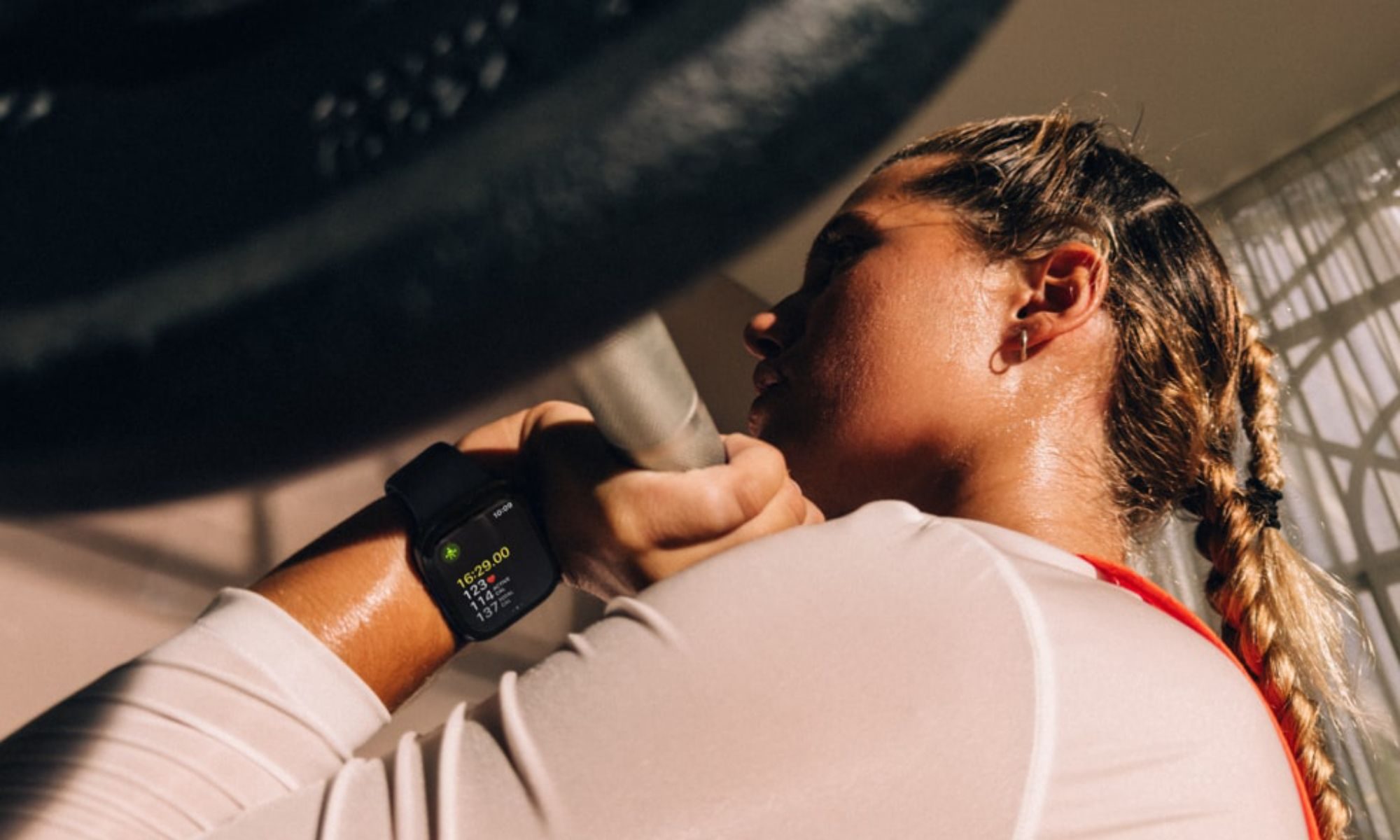 Apple Watch Series 12 ra mắt: Nâng tầm sức khỏe, công nghệ âm thanh vượt trội, giá từ 399 USD