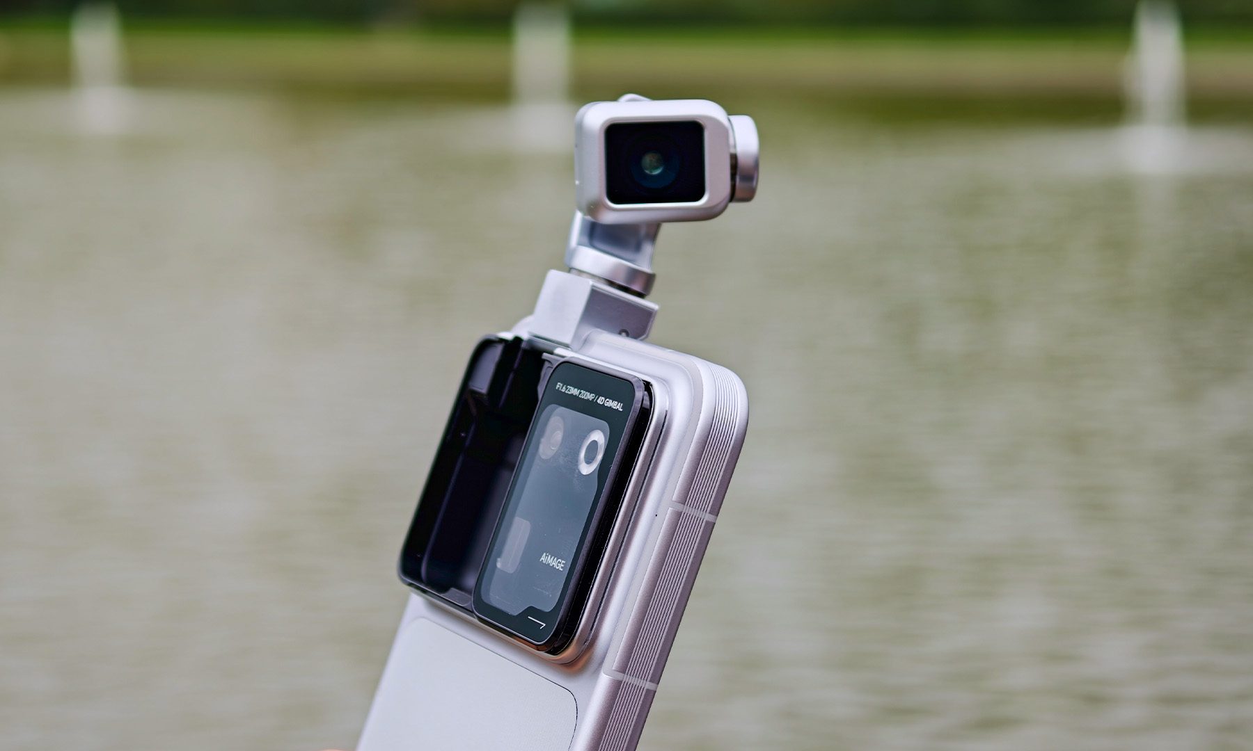 HONOR Robot Phone Gimbal Camera While Phone is Slim