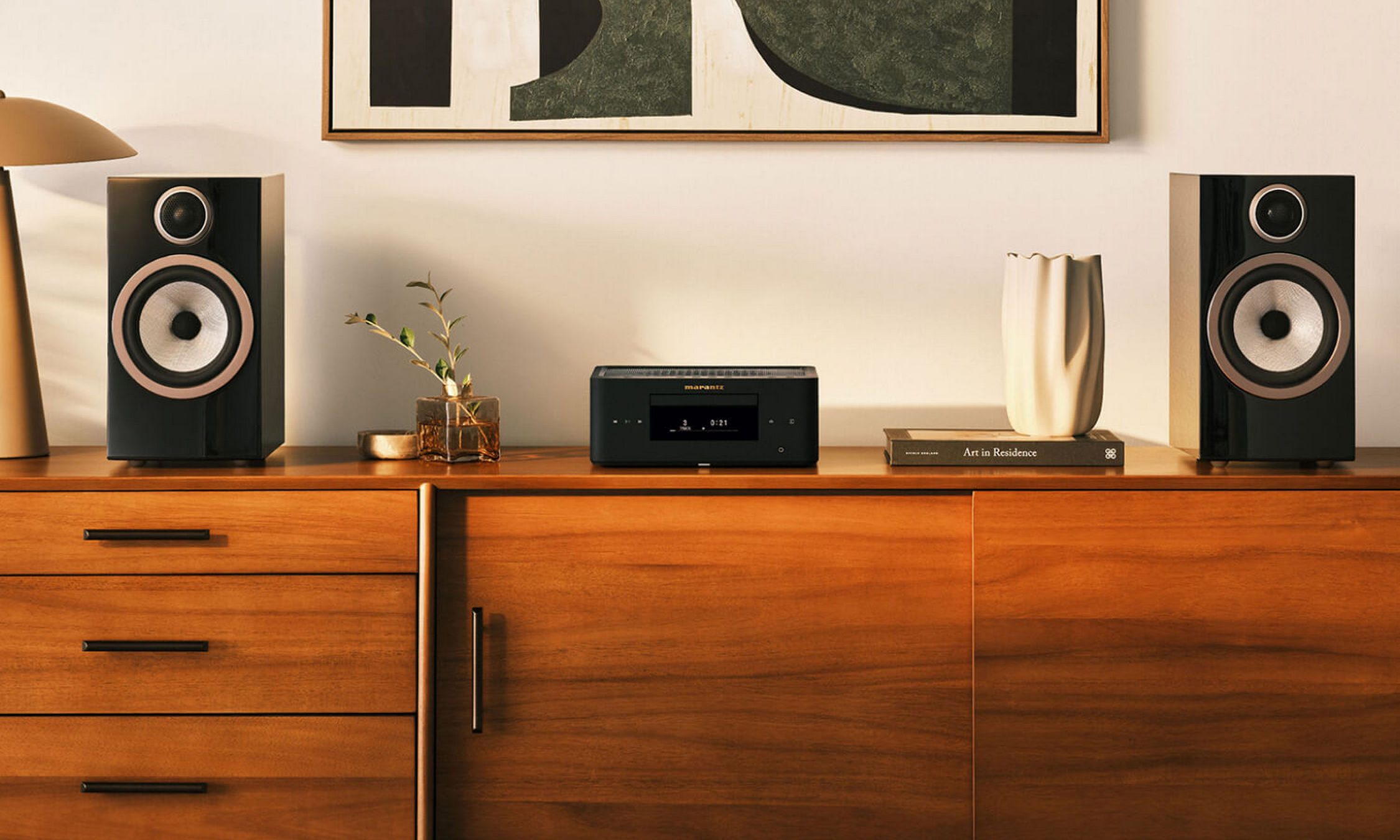 Marantz MCR 60n on a table