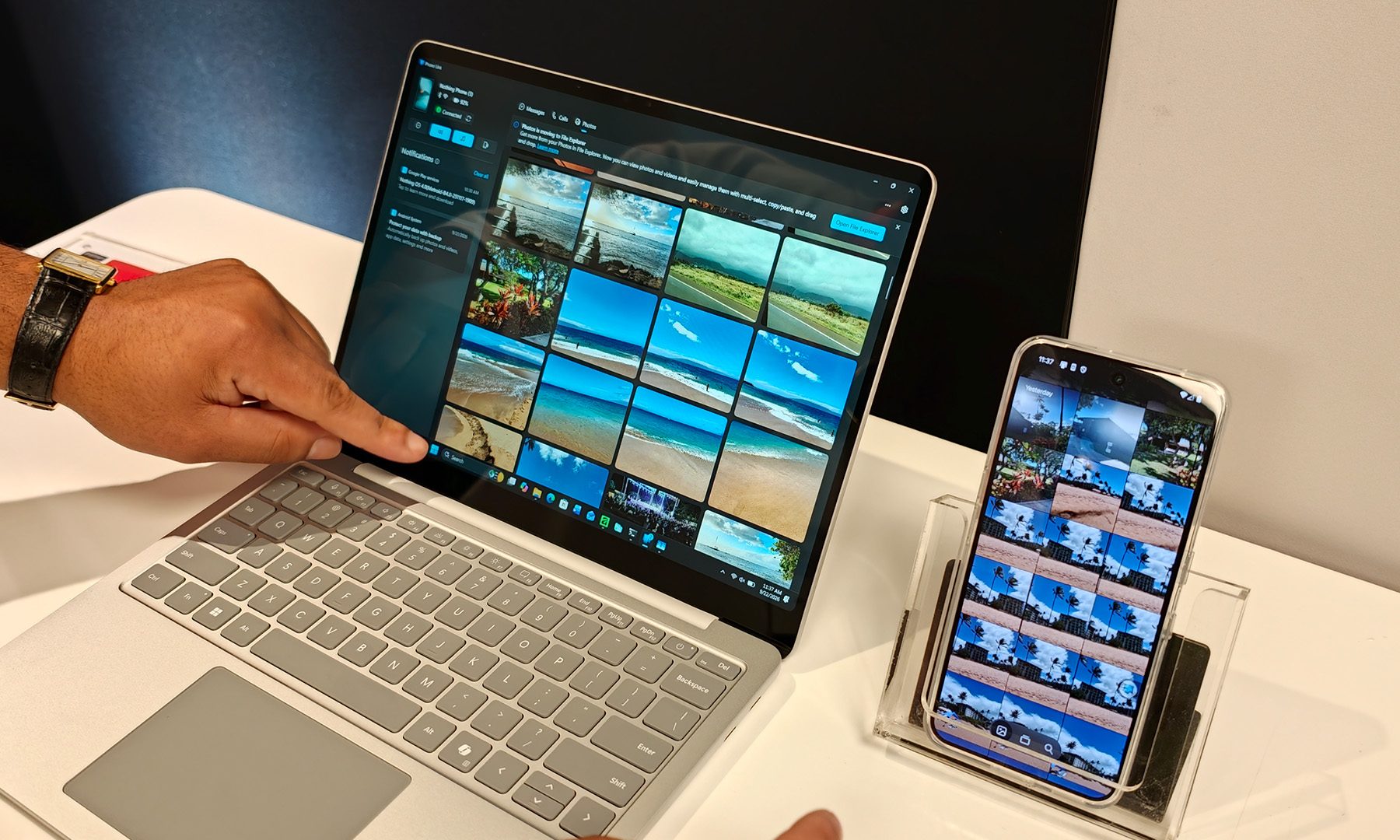 Microsoft Demos the Phone Link app with the Nothing Phone 3