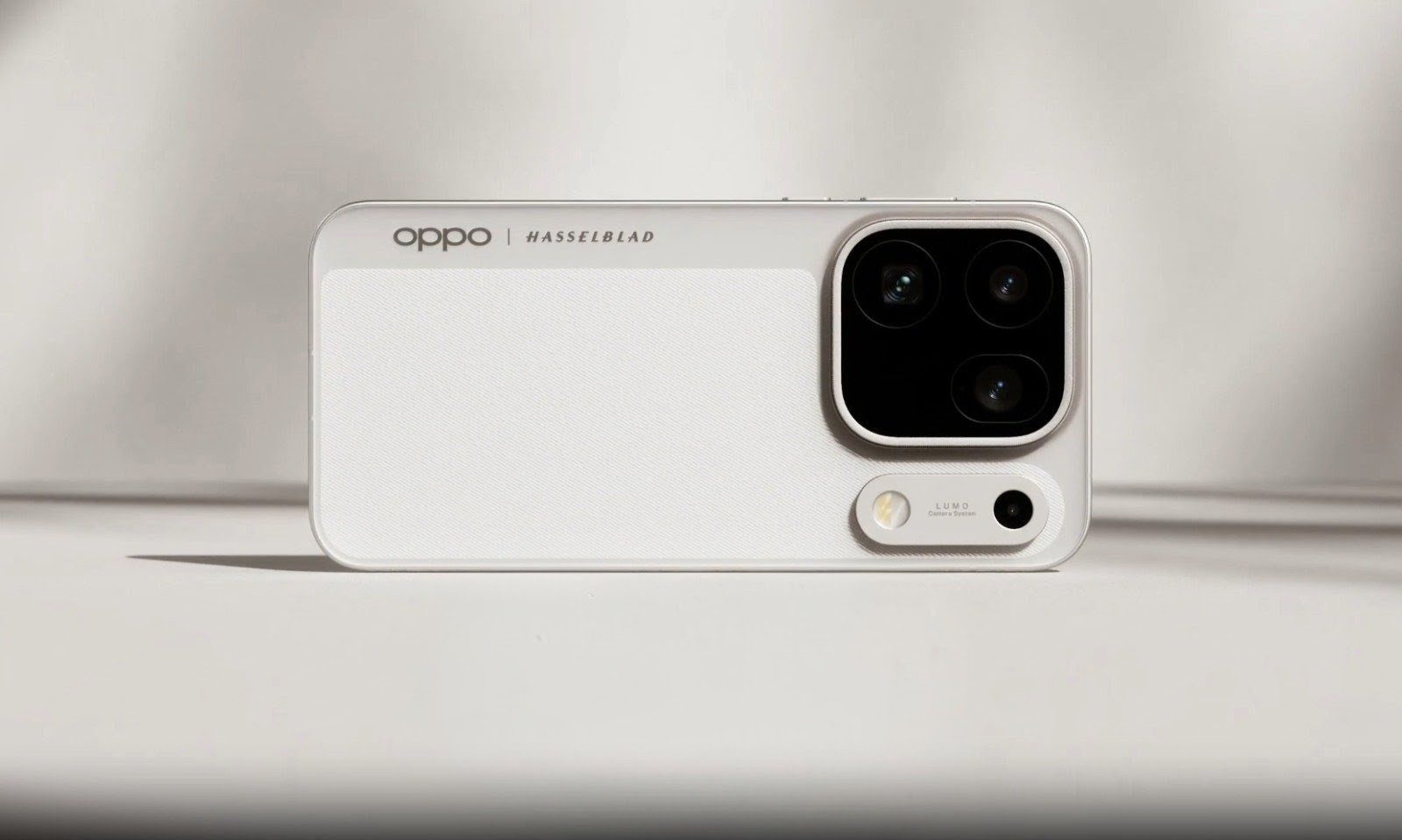 Oppo Find X10 Pro Max thinks you need not one, but three 200