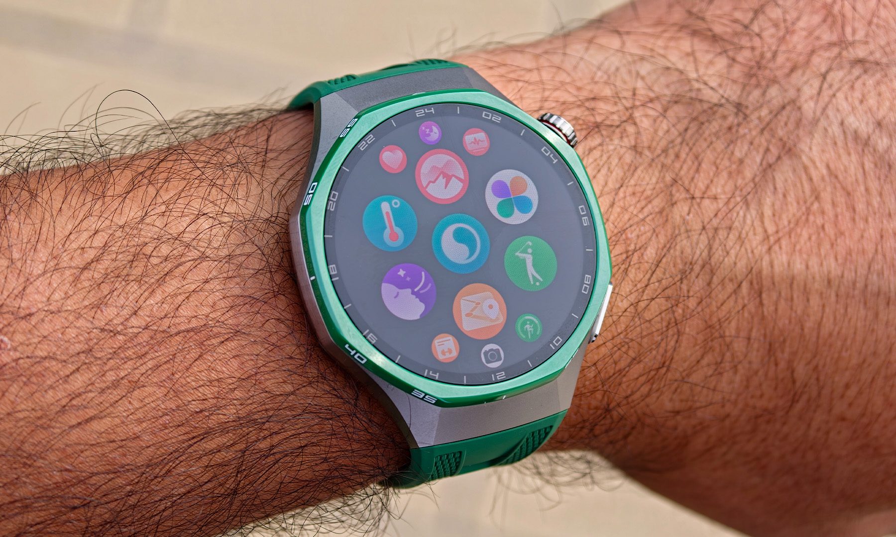 Outdoor Peak Brightness - Huawei Watch GT 7 Pro Hands On Early First Impressions