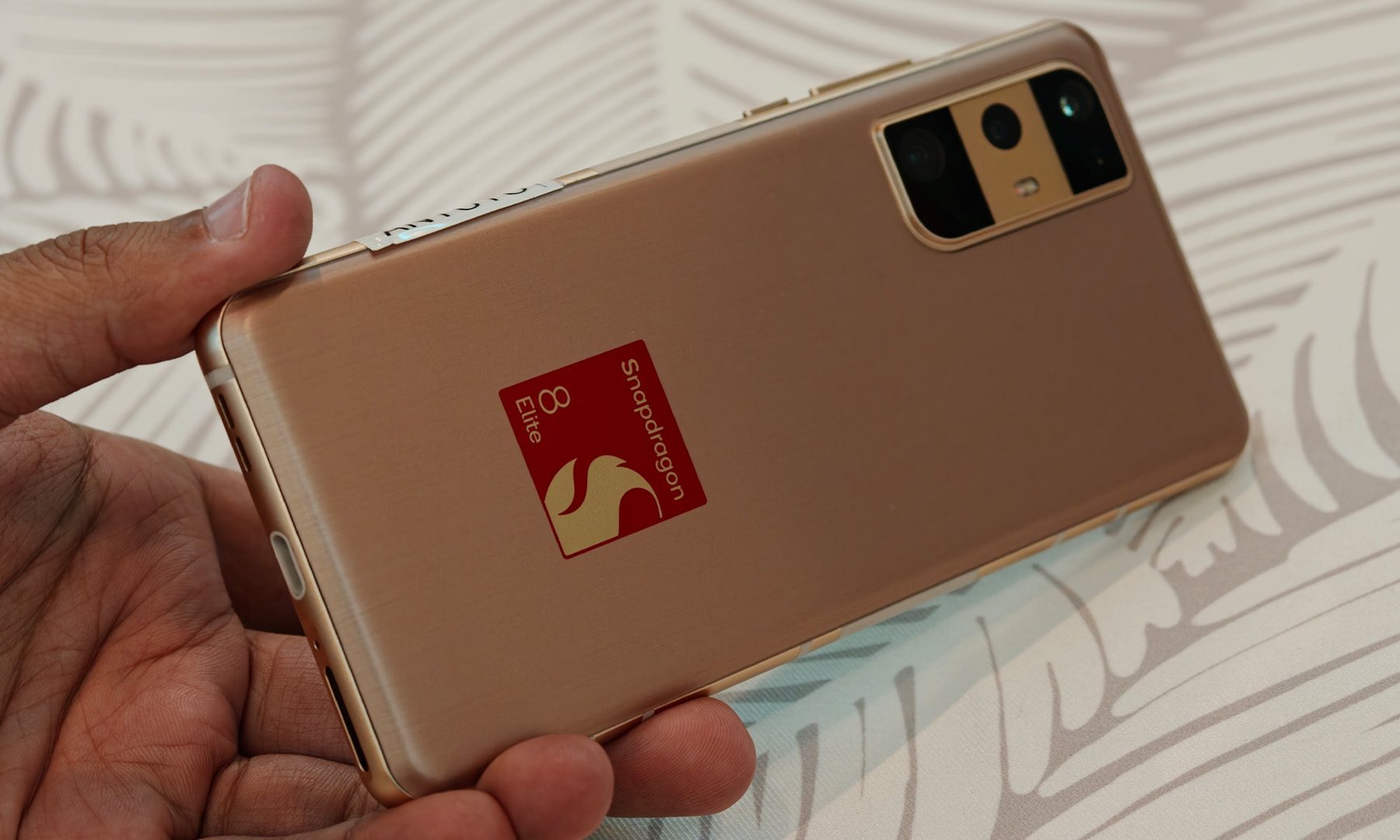 Qualcomm Reference Model Design with Snapdragon 8 Elite Gen 6 SoC