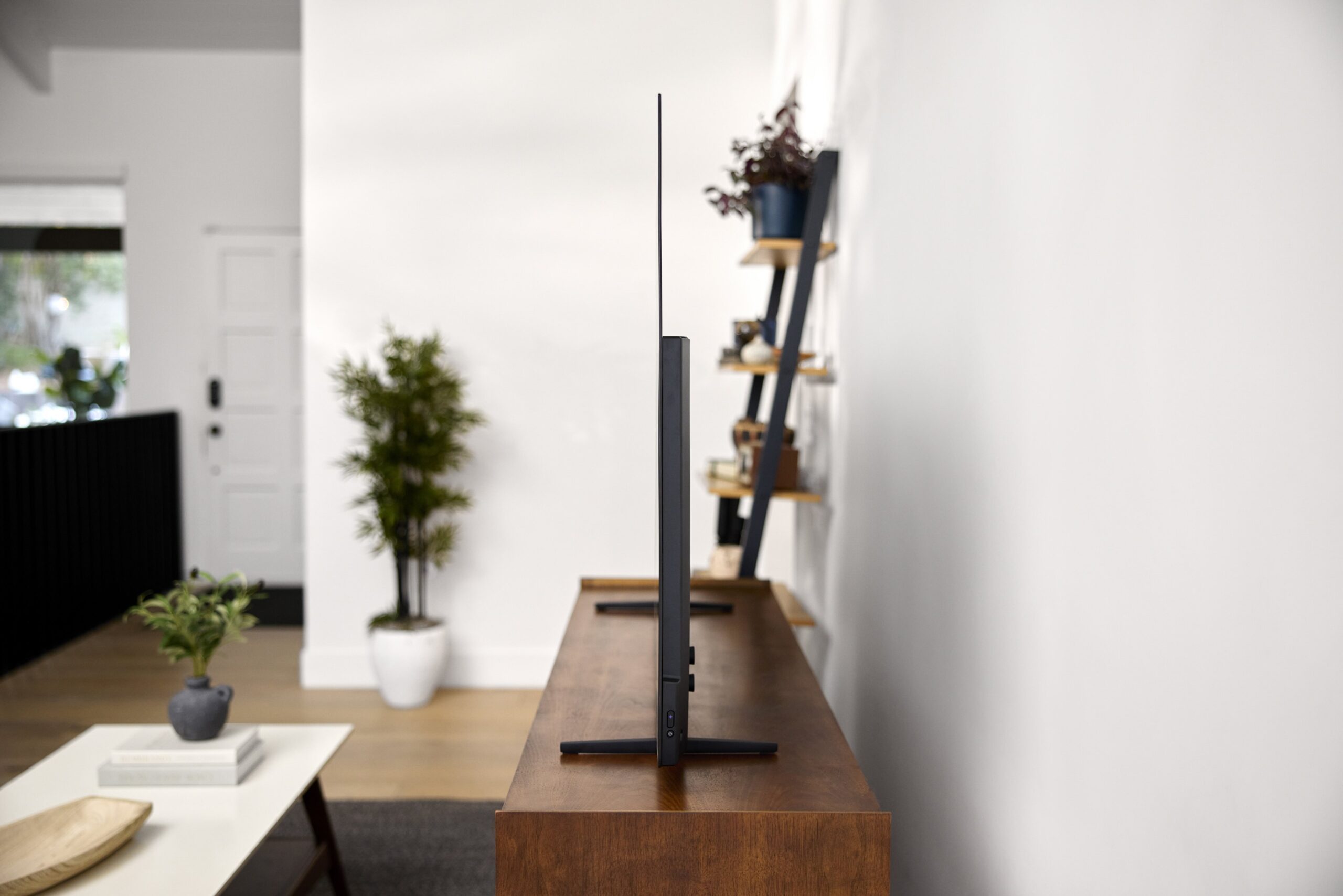 Roku-oled-tv-Side-View