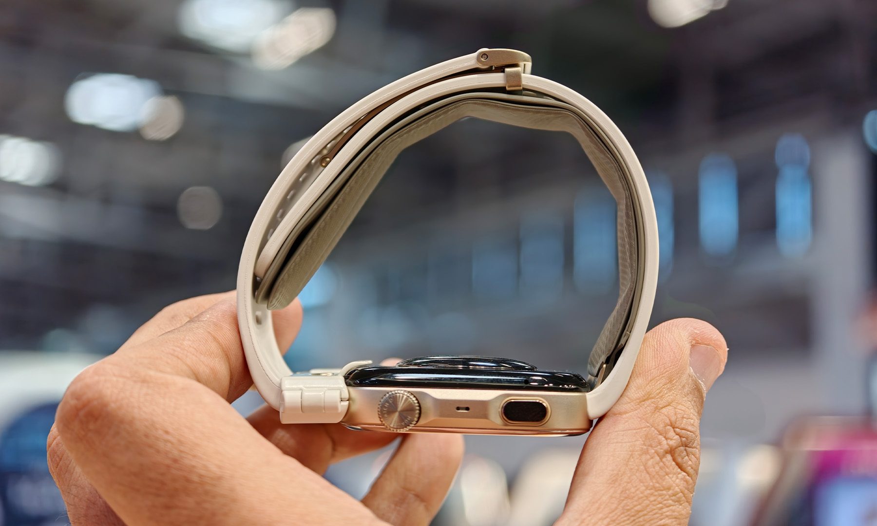 Strap Shot Closeup - Huawei Watch D3 Hands On First Early Impressions