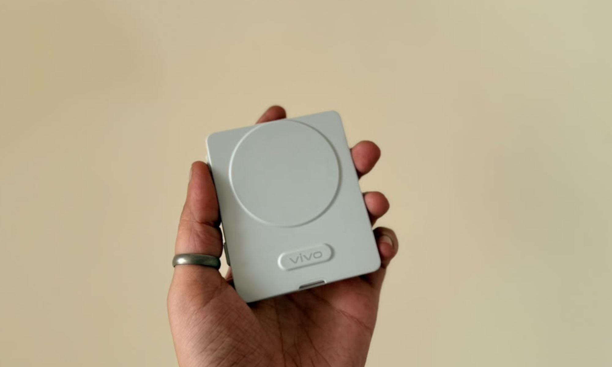 Vivo selfie monitor back