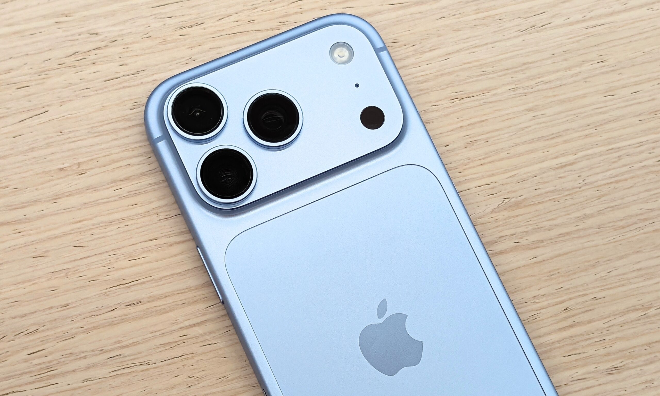 Ваш чохол для iPhone 17 Pro нарешті може підійти до iPhone 18 Pro, але є одна заковика