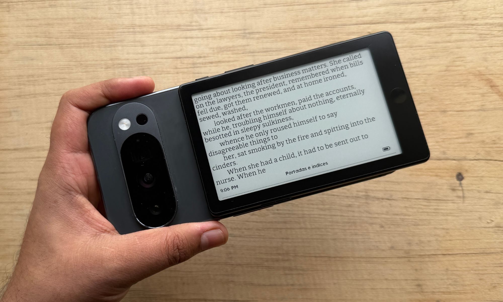 XTEINK X4 Pro ereader.