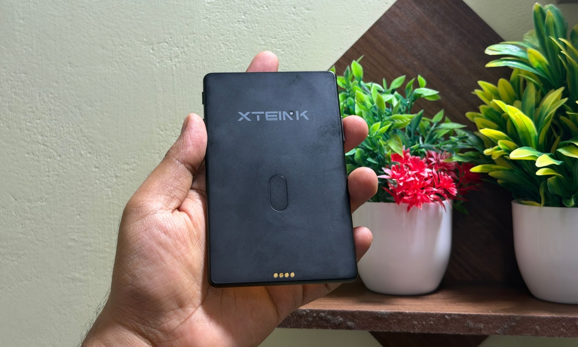 XTEINK X4 Pro ereader.