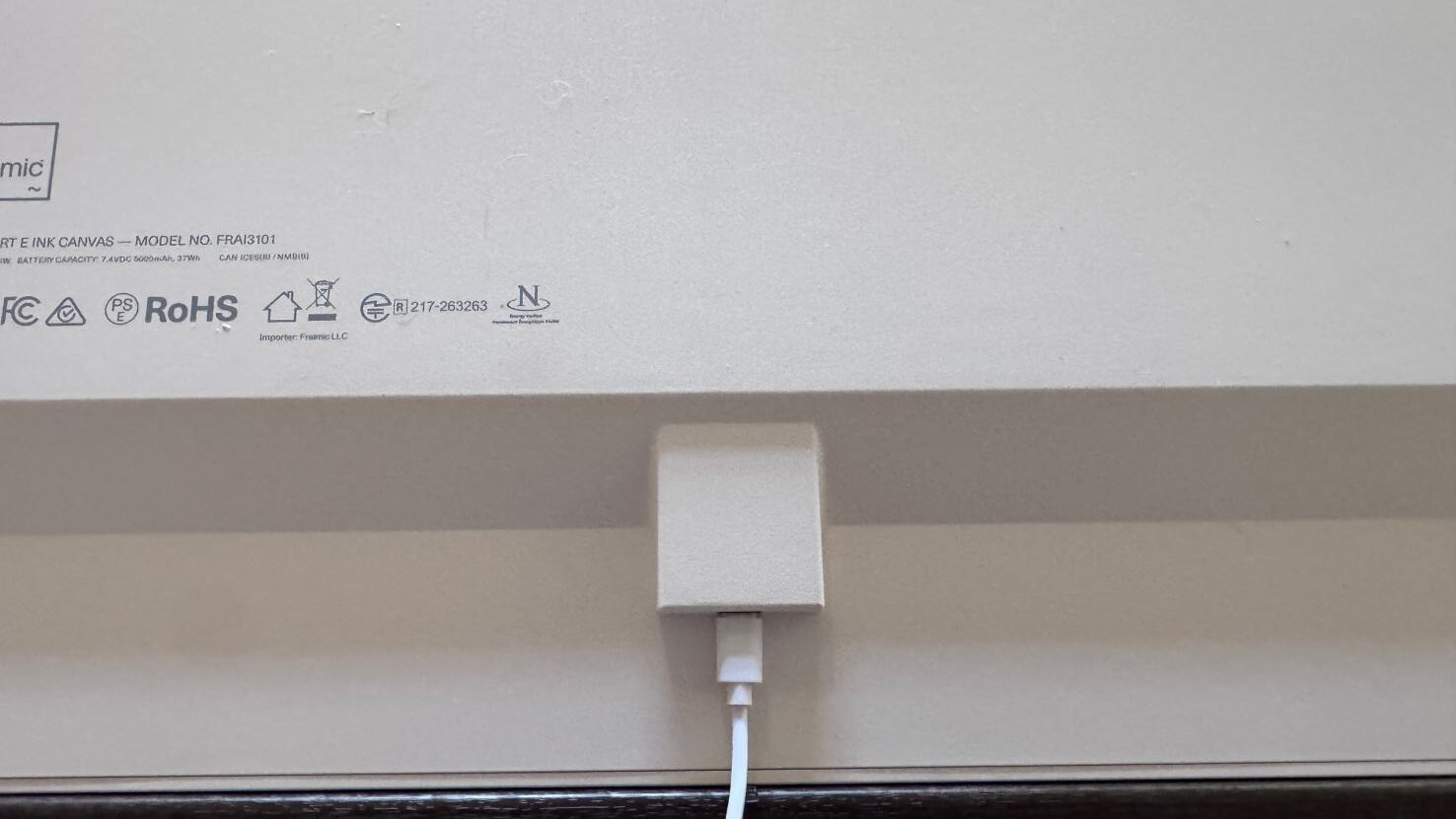 Fraimic charge port