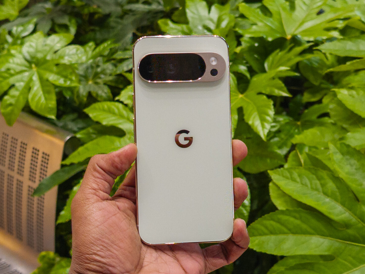 Google-Pixel-10-Pro-XL-Jade-