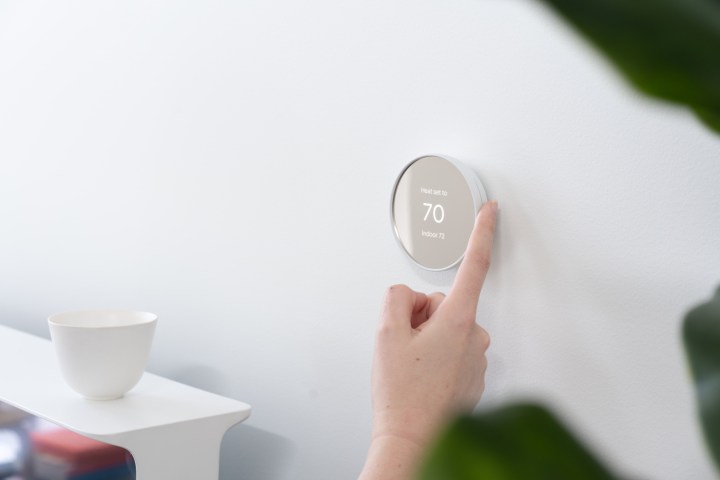 Google Nest Thermostat (2020) in action.