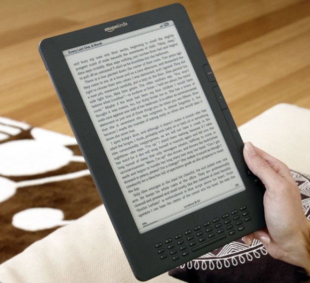 Amazon Kindle DX Graphite (lifestyle) (July 2010)