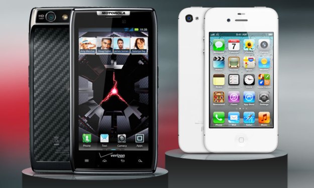apple-iphone-4s-vs-motorola-droid-razr