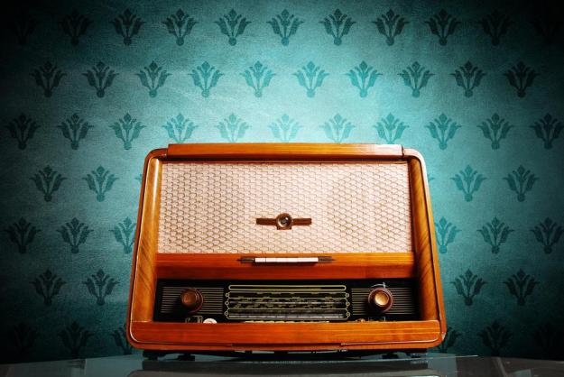 vintage-radio-shutterstock