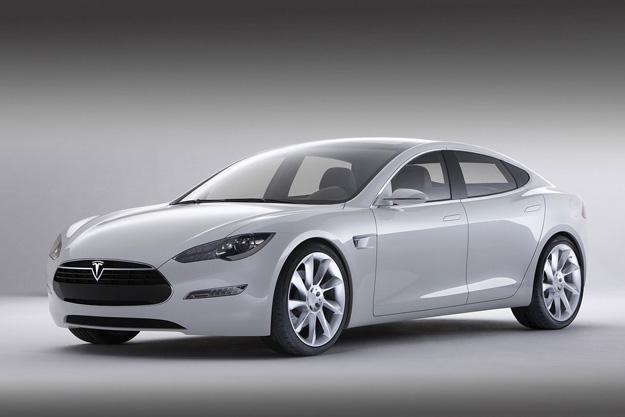 Tesla-Model-S-rounding-the-corner,-set-to-hit-initial-July-delivery-dates
