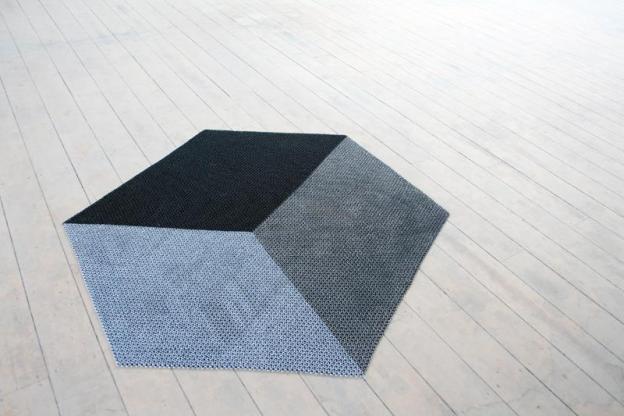 Yachiyo metal rug