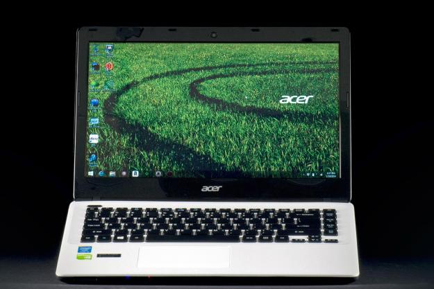 Acer Aspire E1 front v2