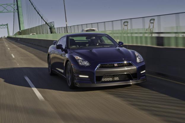 Nissan GT-R front three-quarter view