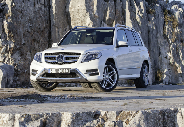 2013-Mercedes-GLK-350-promo-lower-front-angle