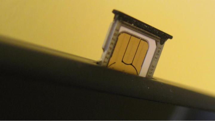 unlocking your new smartphone is now illegal what you need to know sim card slot