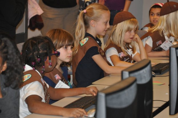 Girl_Scouts_Learn_About_Computers_and_the_Internet__Print