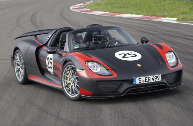 Porsche 918 Spyder black/red front three quarter