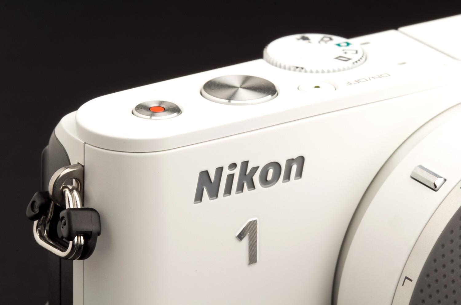 Nikon 1 J3 front right macro