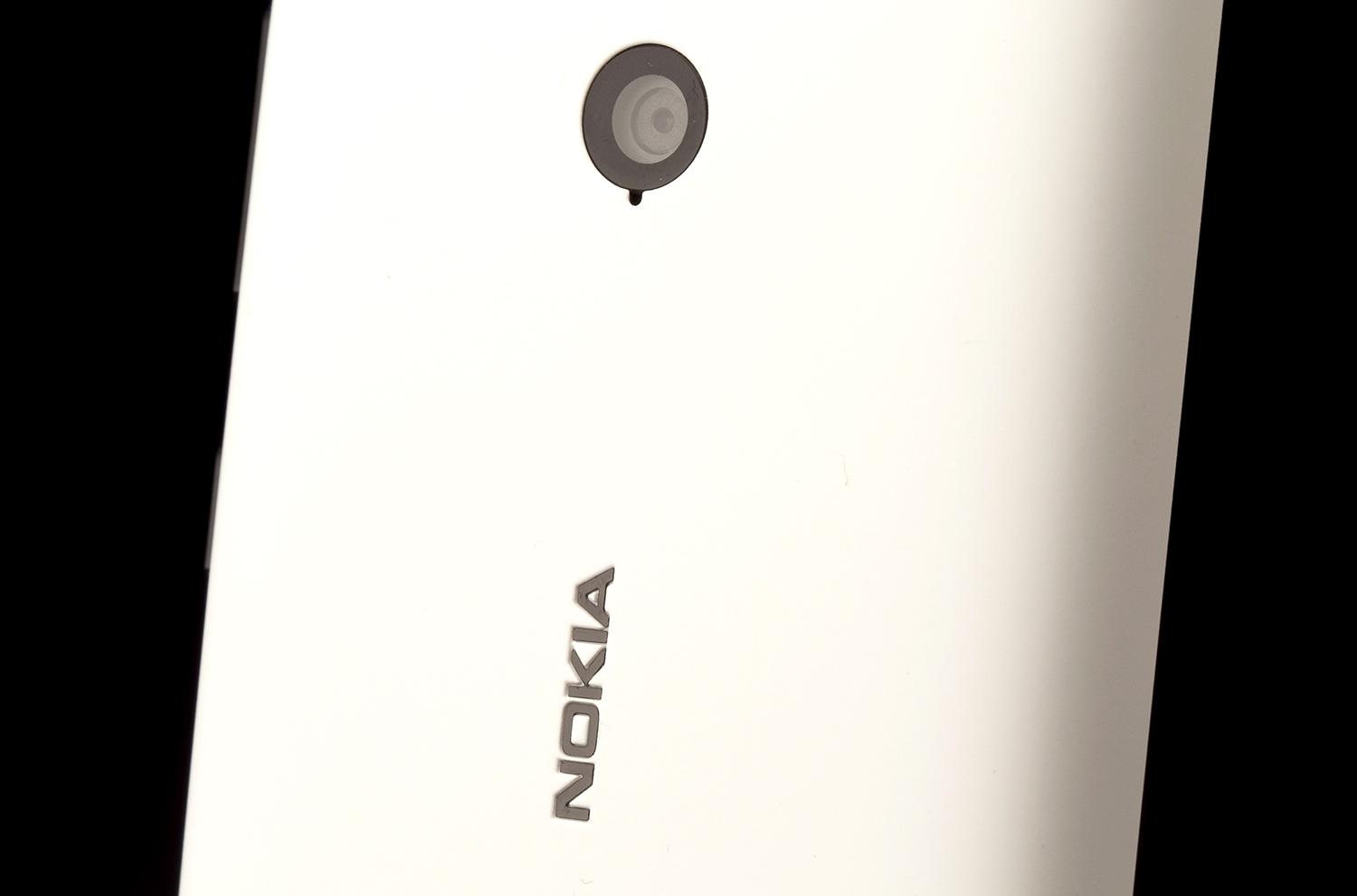 Nokia Lumia 521 review top back middle