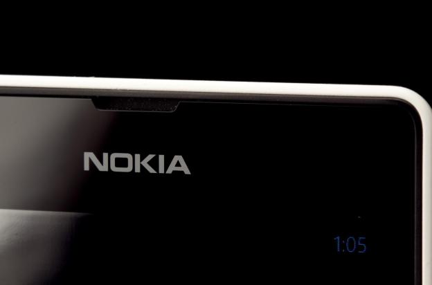 Nokia Lumia 521 review top left corner