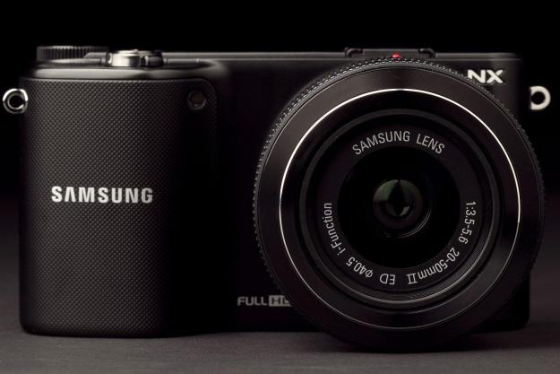 Samsung NX2000 Camera front