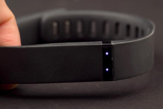 FitBit Flex review side indicator