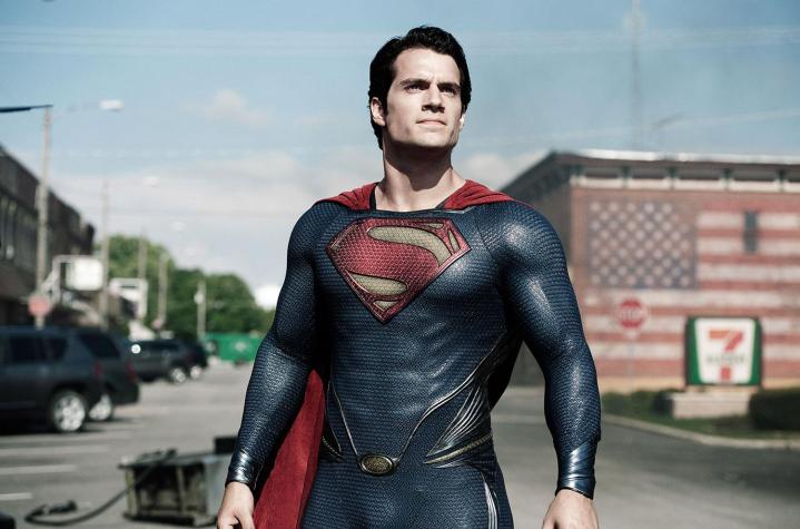 Henry Cavill como o Superman em Homem de Aço.