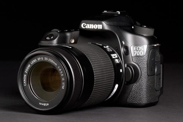 Canon EOS 70D front left angle