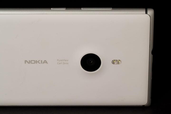 Nokia Lumia 925 back camera side