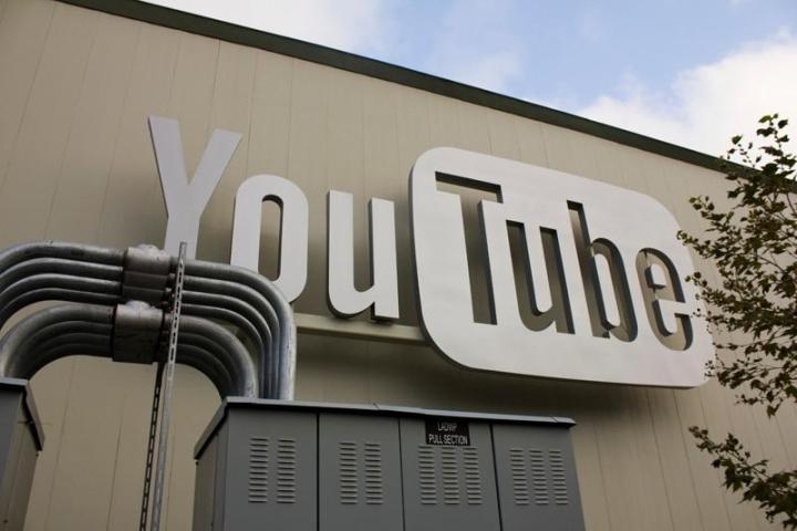 youtube using 200 super flaggers to hunt down offending content