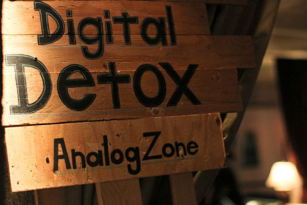 digital detox sign