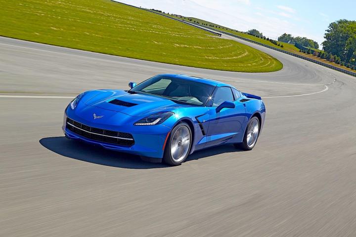 z07 version of new corvette stingray may pack 600 horsepower 100k price tag chevrolet on track blue