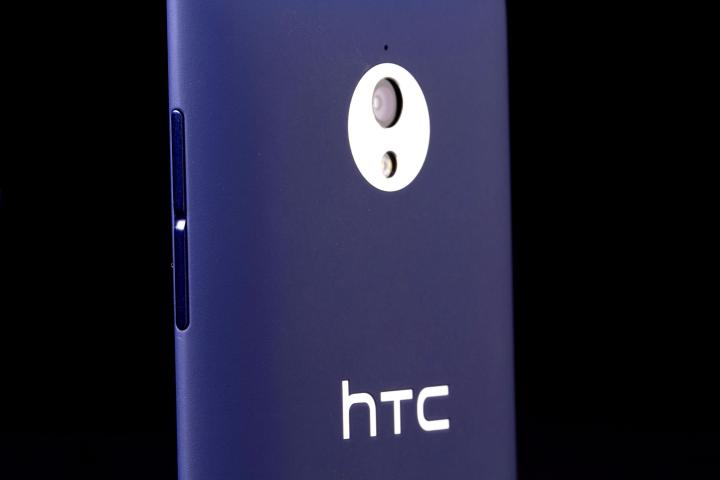 HTC 8XT back camera angle