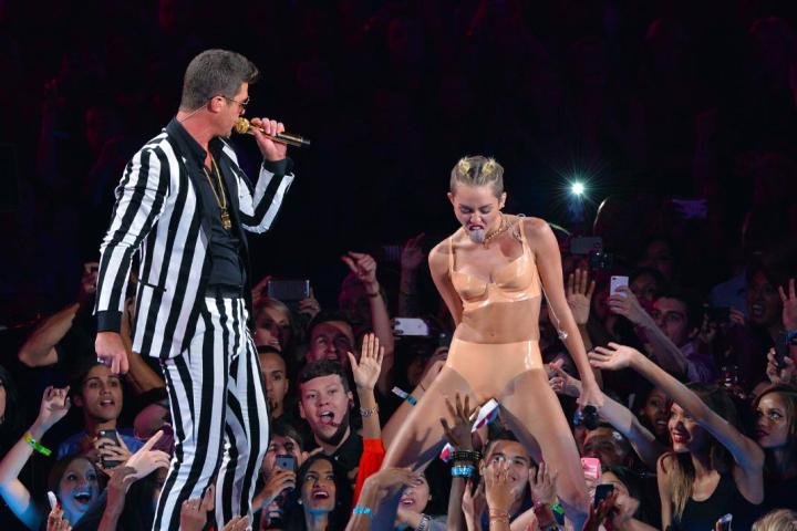 Miley Cyrus 2013 Mtv VMA performance header image