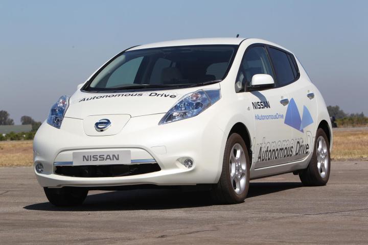 nissan pledges autonomous drive technology will be ready by 2020 test leaf