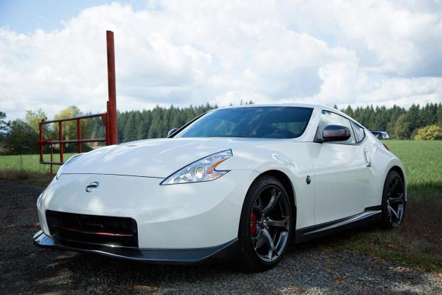 2014 Nissan 370Z NISMO front right angle closeup