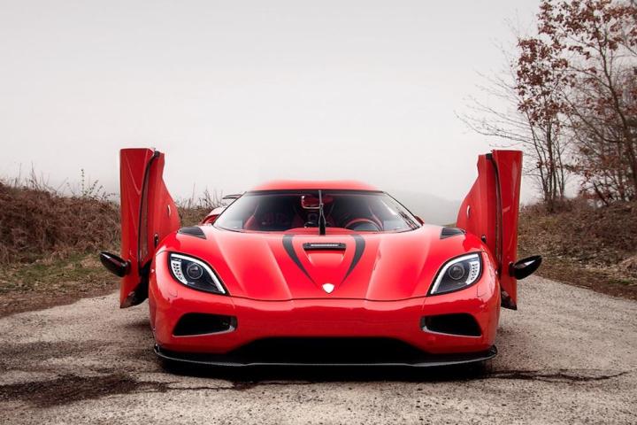 koenigsegg harvests thors lightning with the one1 agera r