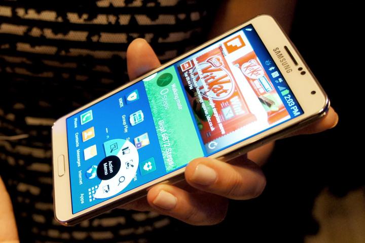 Samsung Galaxy Note 3 Hands On walking mate app