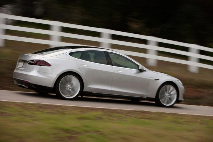 tesla to have self driving cars by end of 2016 model s silver on road