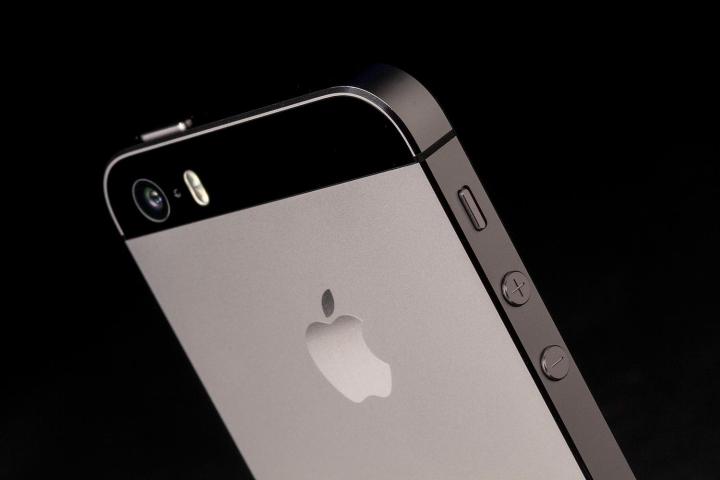 apple iphone 5s rear camera angle.